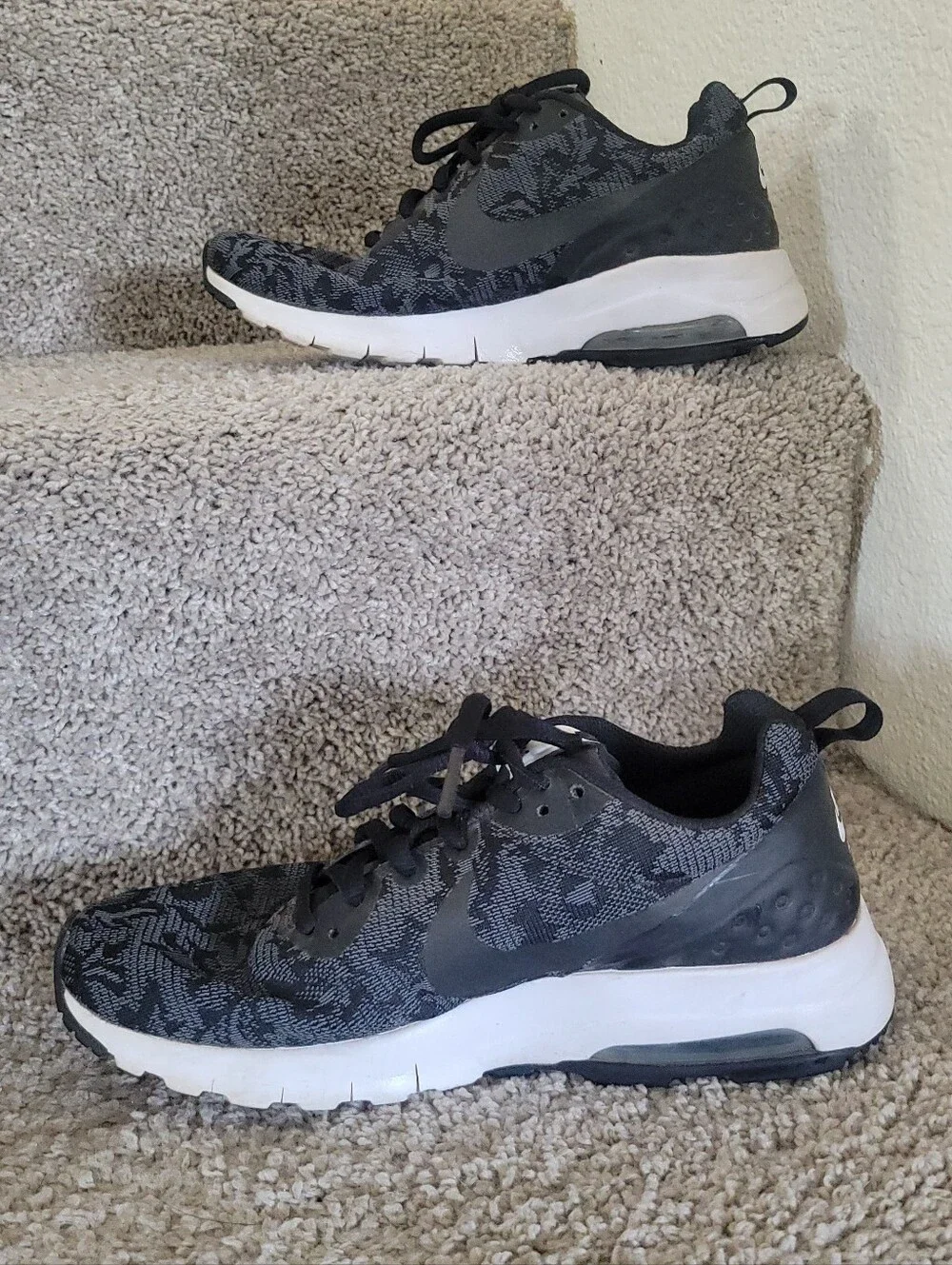 Nike Women's Air Max Motion LW ENG sneakers Size 6.5